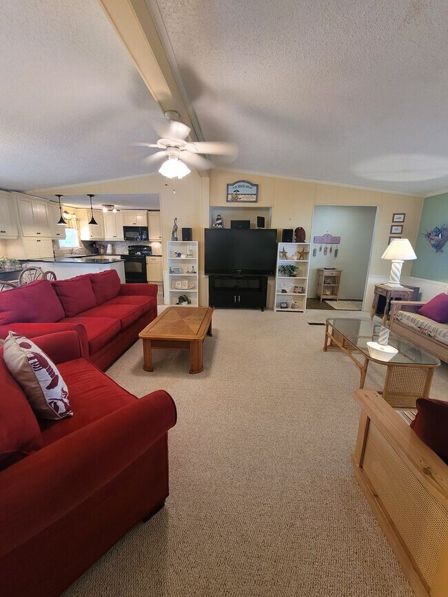 Building Photo - 5 Bedroom Beach House