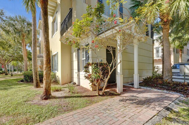 Building Photo - 3600 NW 5th Terrace