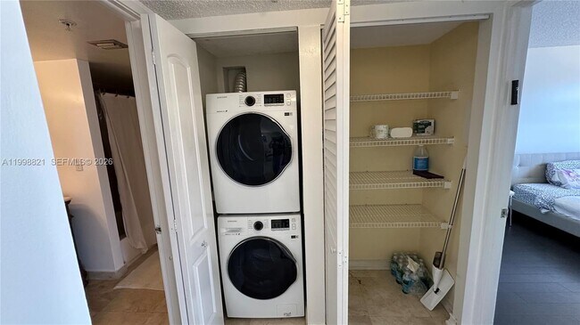 Building Photo - 210 174th St