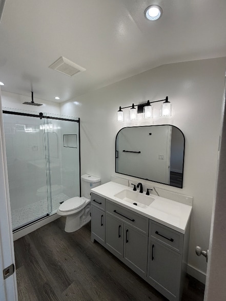 Building Photo - 1051 E Badillo St