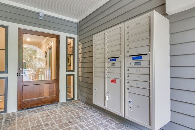 Building Photo - 525 East