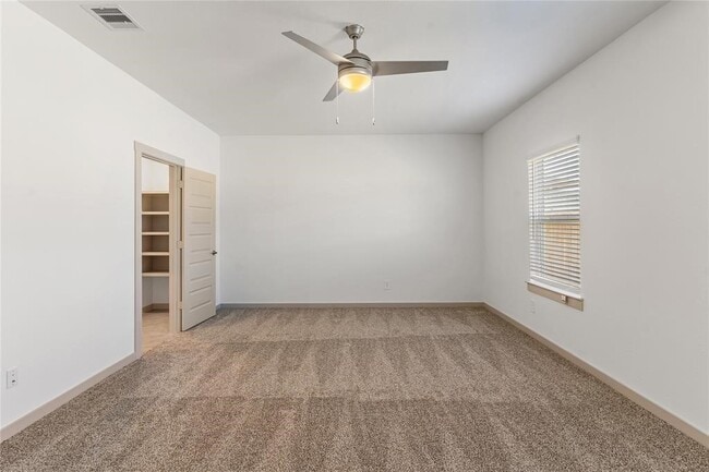 Building Photo - 29318 Hoelzen Holw Dr