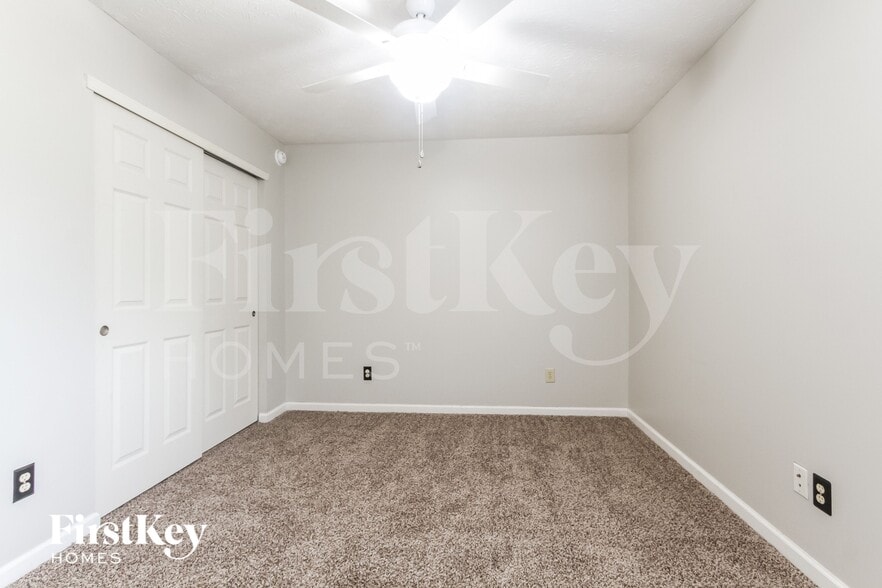 Building Photo - 3360 Yorkshire Dr