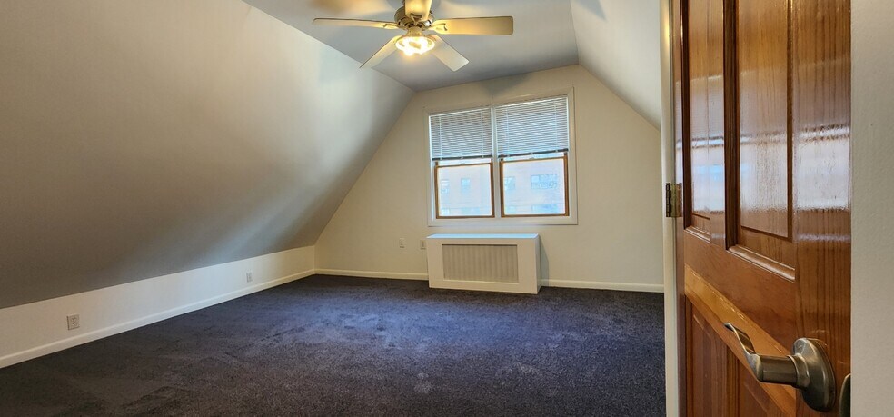 Building Photo - 622 N Terrace Ave