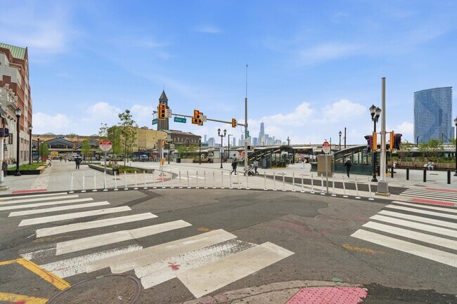 Building Photo - 130 Bloomfield St