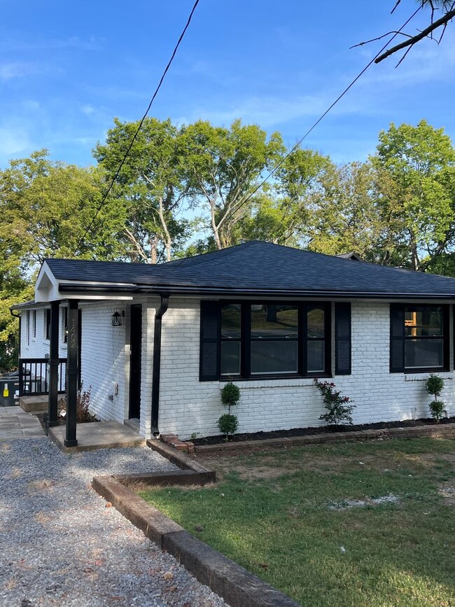 Building Photo - Desirable East Nashville Farmhouse