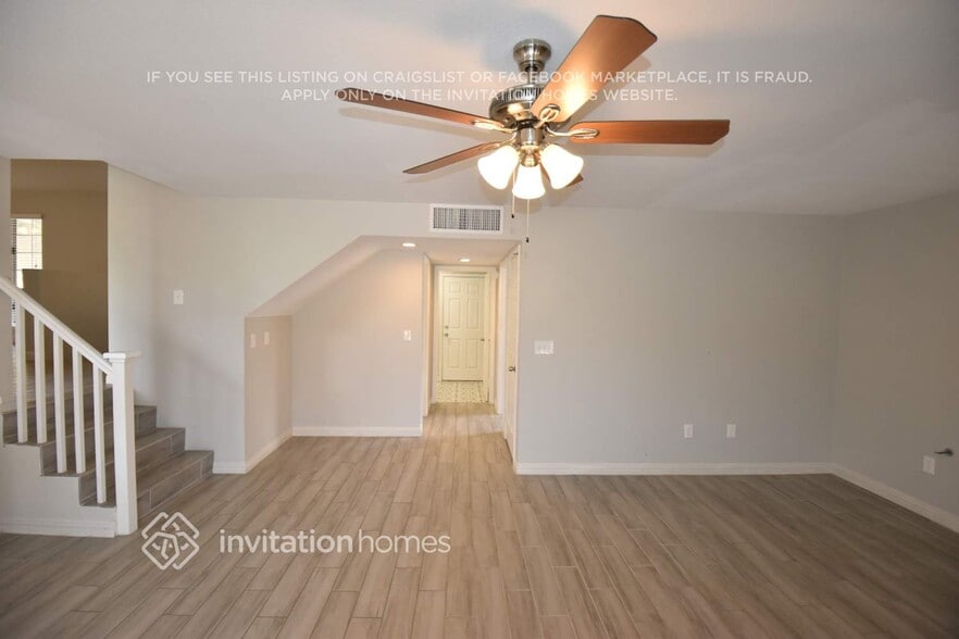 Building Photo - 7517 W Gilmore Ave