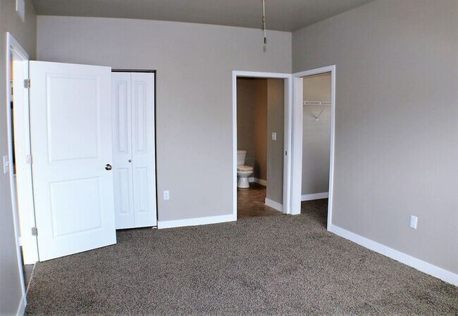 Building Photo - $1,625 | 2 Bedroom, 2 Bathroom Luxury CONDO | PET Friendly* | Sublease* | Available for February ...