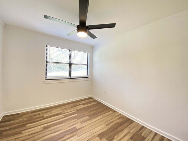 Building Photo - Faris Ridge Condominiums