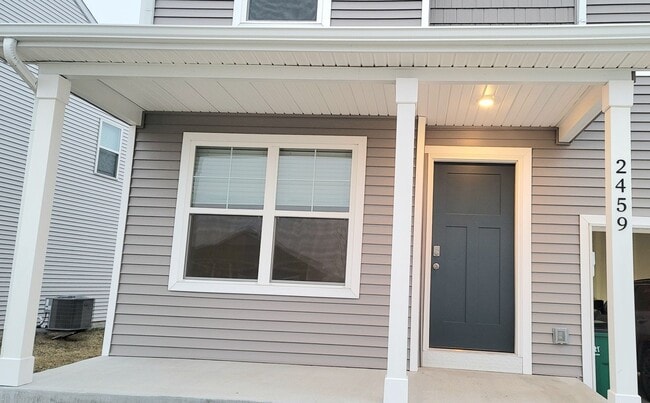 Building Photo - Modern 4BR Home Near Great Western Bike Trail | West Des Moines