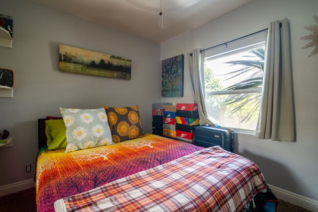 Guest bedroom - 2703 Gates Ave