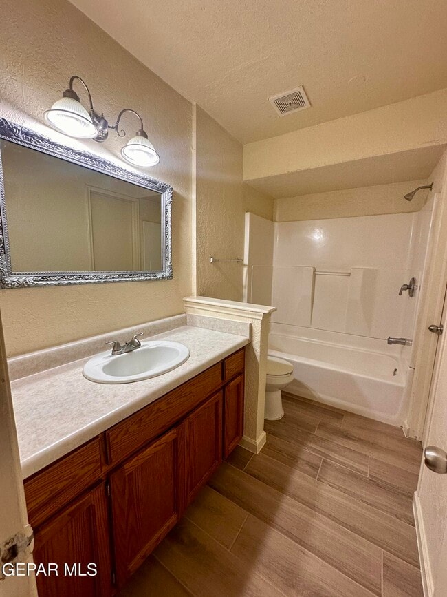 Building Photo - 6201 Escondido Dr