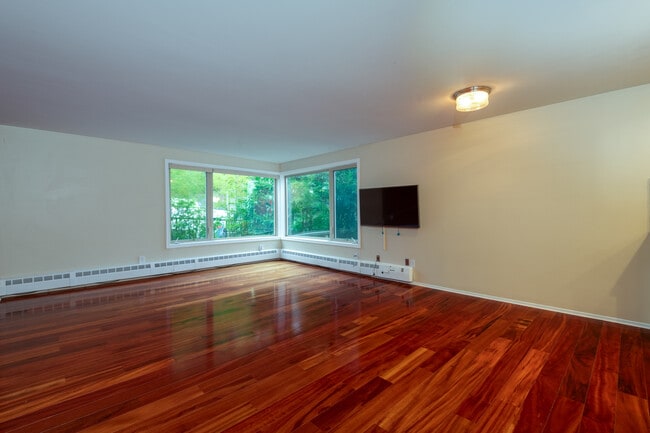 Building Photo - 1600 43rd Ave E