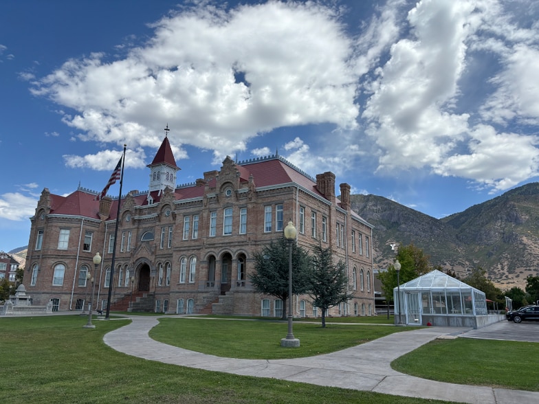 Building Photo - 284 E 600 N