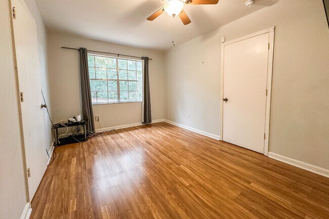 Building Photo - 2630 Mayfair Rd