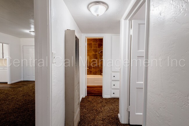 Building Photo - 3 Bedroom/2 Bath Home - $1695 per Month!