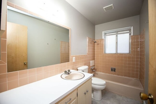 Building Photo - 1712 S Whitcomb St