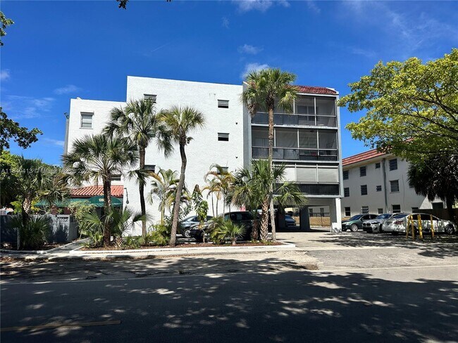 Building Photo - 13685 NE 10th Ave