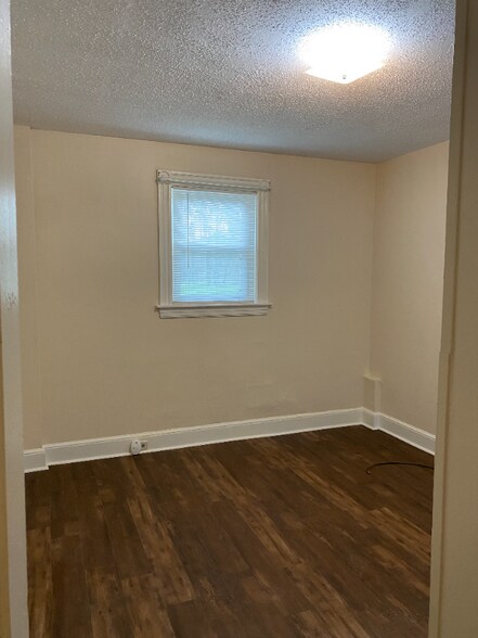 Building Photo - 428 W King St