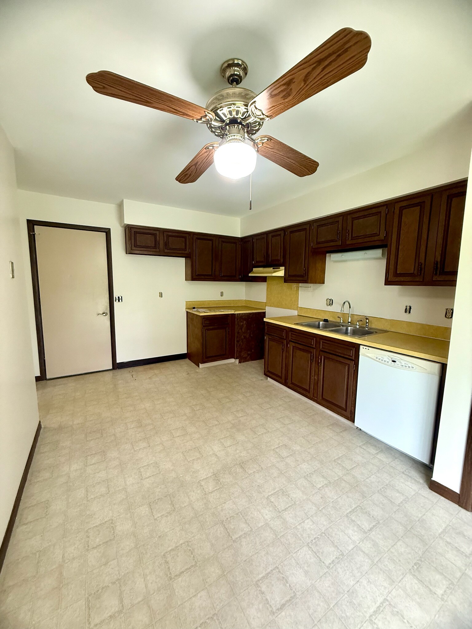 Building Photo - 6200 Amanda Dr