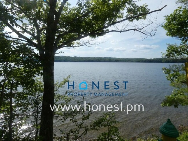 Building Photo - 523 Memorial Dr