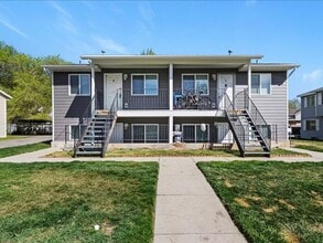 Building Photo - West Valley Clean & Affordable 2 bed, 1 bath apt