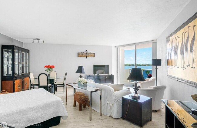 Building Photo - 2800 N Flagler Dr