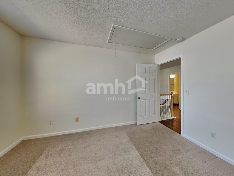 Building Photo - 106 Sweetland Ct