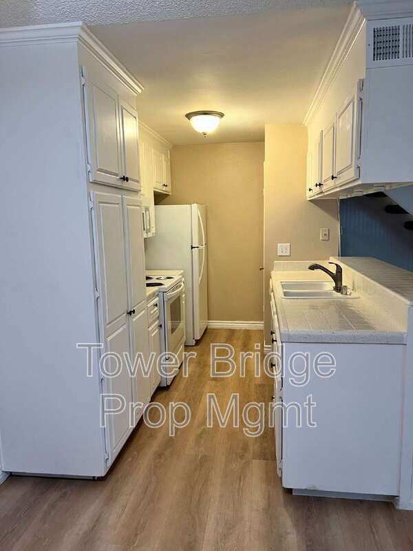 Building Photo - 5146 Rhode Island Dr