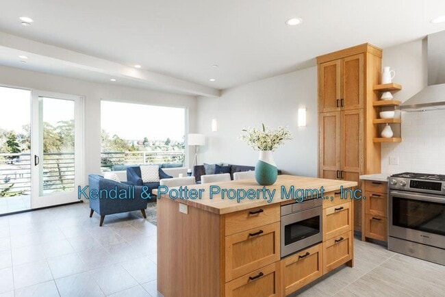 Building Photo - Sunny Paradise located in the Heart of Capitola!