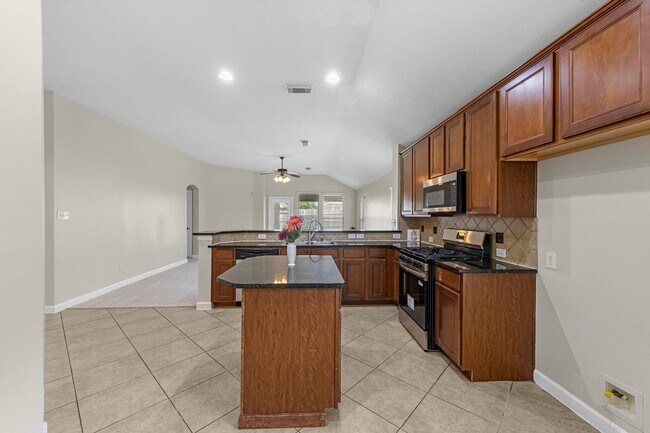Building Photo - 4014 Pinecrest Hollow