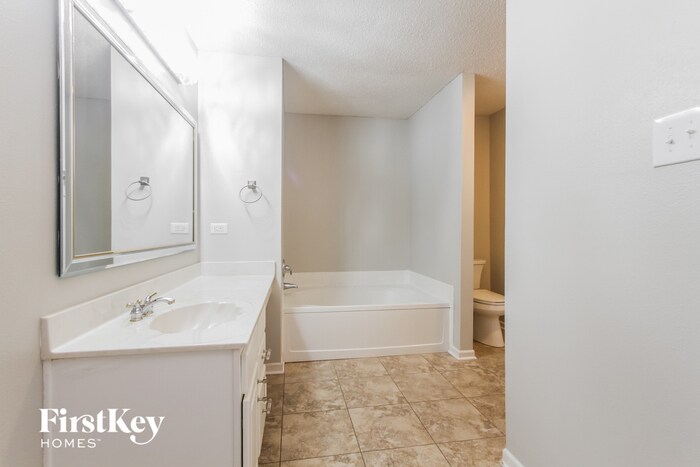 Building Photo - 2310 Amberleigh Dr