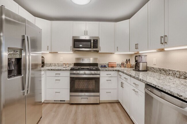 Building Photo - 1530 Greenbriar Blvd