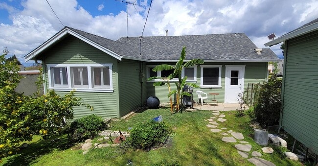 Building Photo - Glendale Awaits You