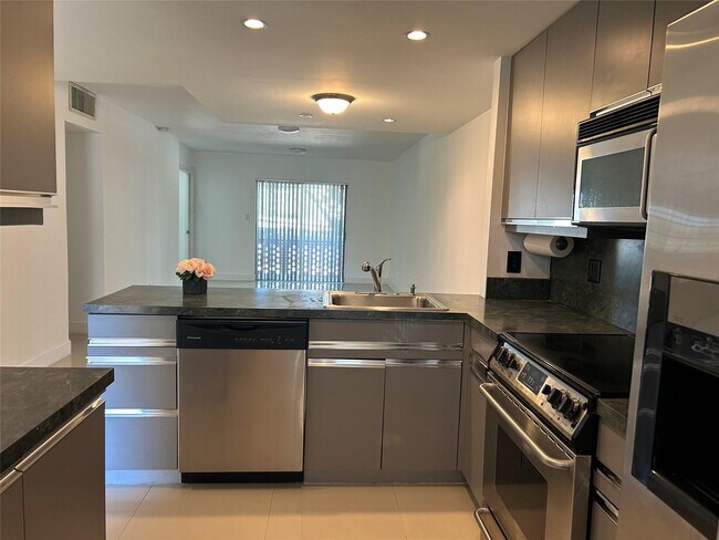 Building Photo - 2800 NE 14th Street Causeway