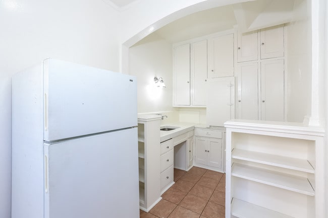 Building Photo - 21 Westminster Ave