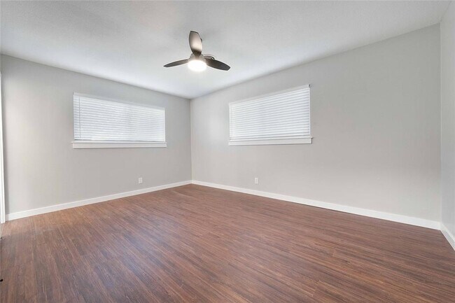 Building Photo - 11603 Oak Trail