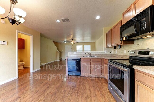 Building Photo - 7927 Horse Hollow