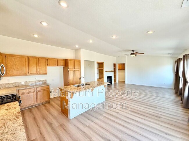 Building Photo - 102 Goldenrod Ave
