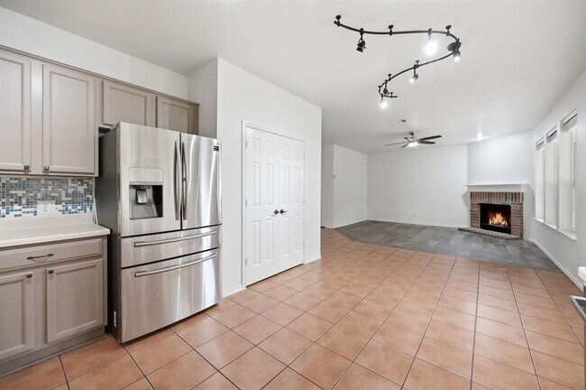 Building Photo - 1136 Beechwood Dr
