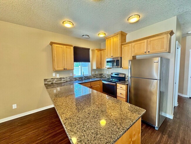 Building Photo - COMING SOON - EZ access to 205 within minu...