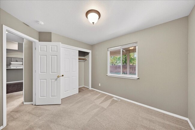 Building Photo - Comfortable & Convenient Living Near CWI and Shopping