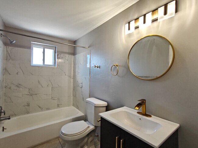 Building Photo - 308 Main St