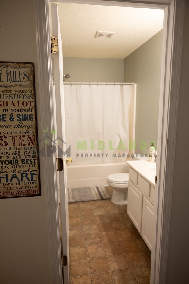 Building Photo - 233 Seabiscuit Ln