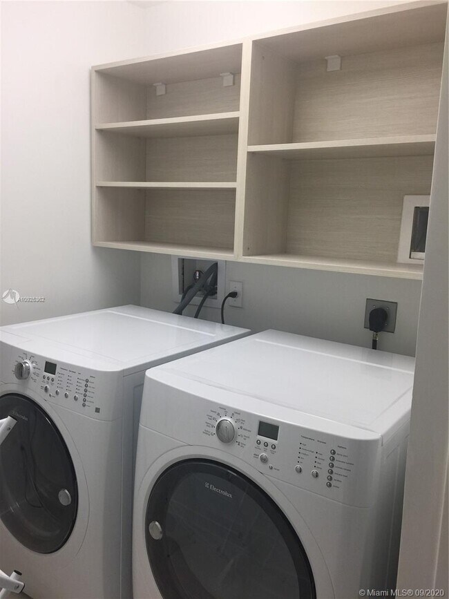 Building Photo - 2101 S Surf Rd