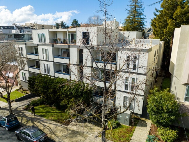 Building Photo - 375 Jayne Ave