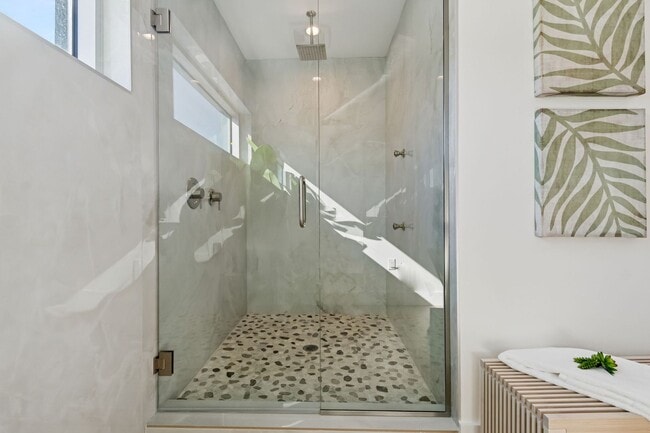 Building Photo - 1343 4th St