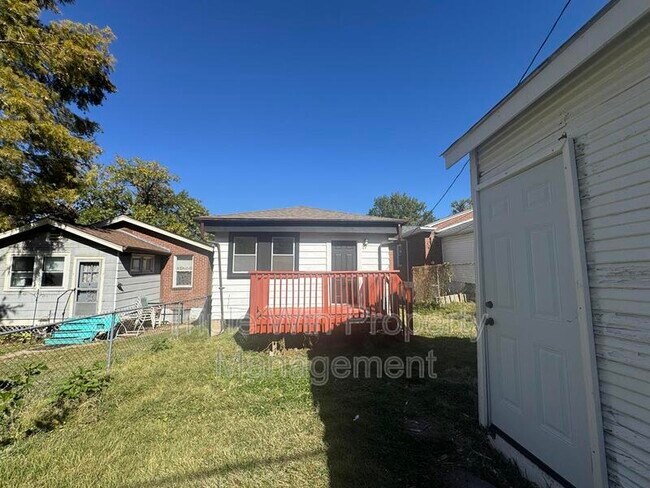 Building Photo - 3704 Taft Ave