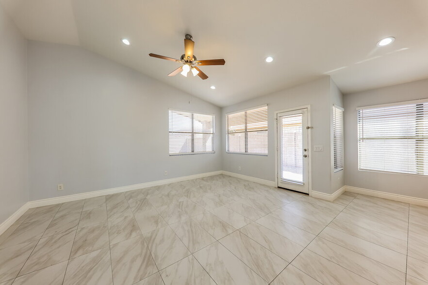 Building Photo - 6490 W Wahalla Ln