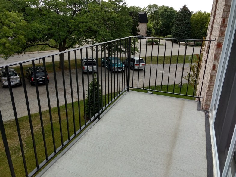 another side of balcony - 5201 Carriageway Dr